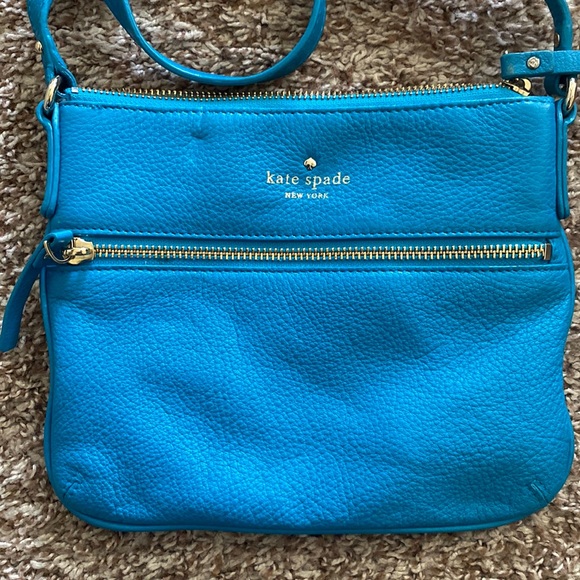 kate spade Handbags - Kate Spade preppy leather cross body purse